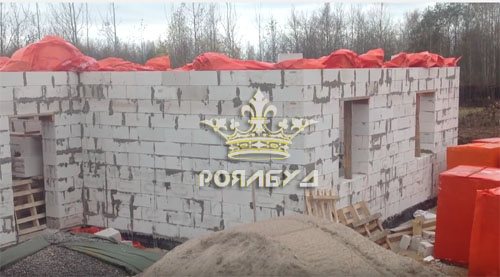 Перший поверх будинку з газобетону Перший поверх будинку з газобетону